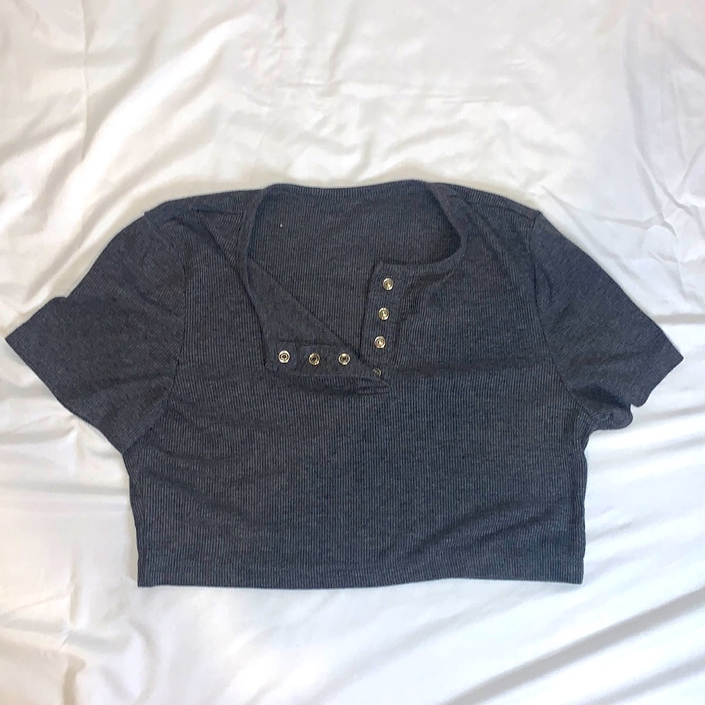 grey crop top